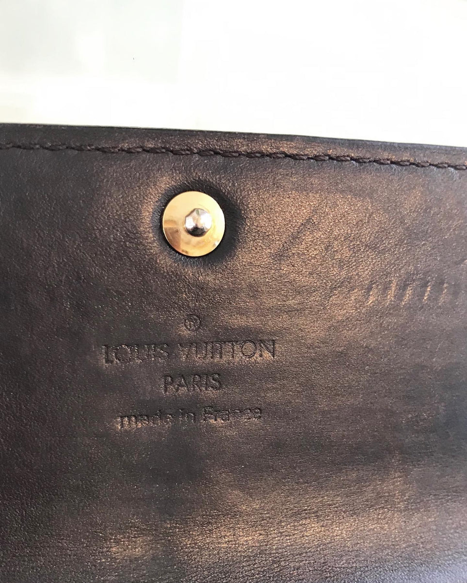 LOUIS VUITTON Amarante Monogram Vernis Sarah Wallet – Susannah Designer  Consignment
