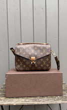 Load image into Gallery viewer, LOUIS VUITTON Monogram Pochette Metis
