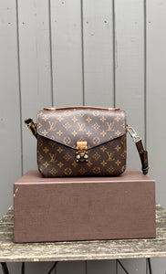 LOUIS VUITTON Monogram Pochette Metis