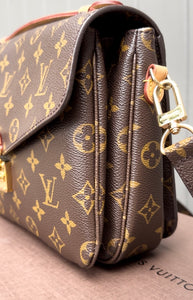 LOUIS VUITTON Monogram Pochette Metis