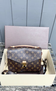 LOUIS VUITTON Monogram Pochette Metis