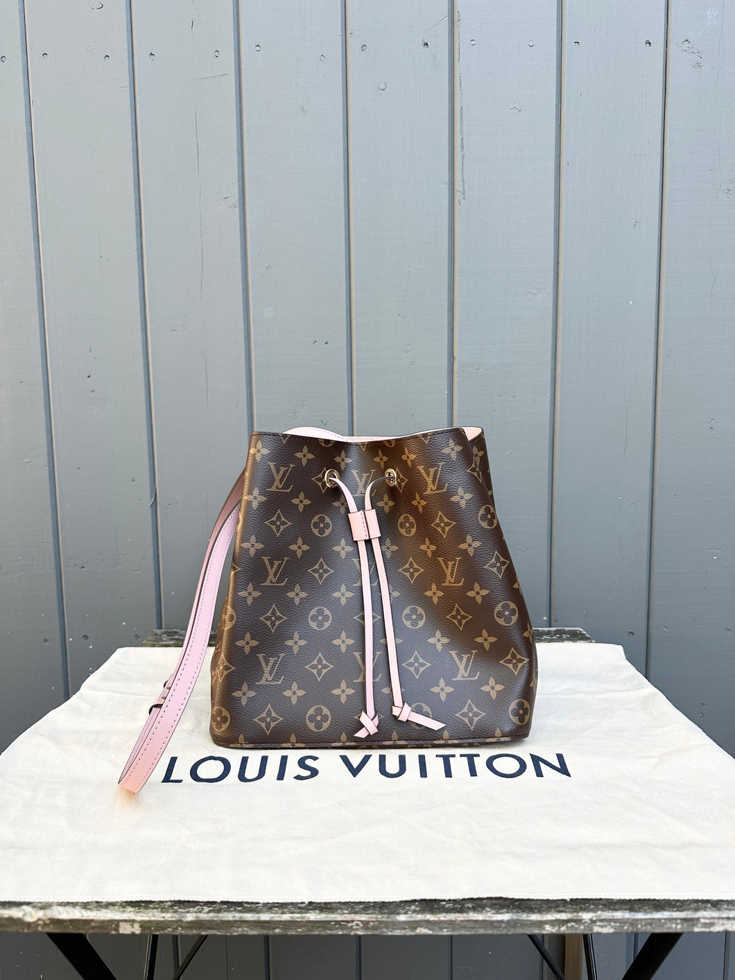 LOUIS VUITTON Monogram Neonnoe MM Bucket Bag