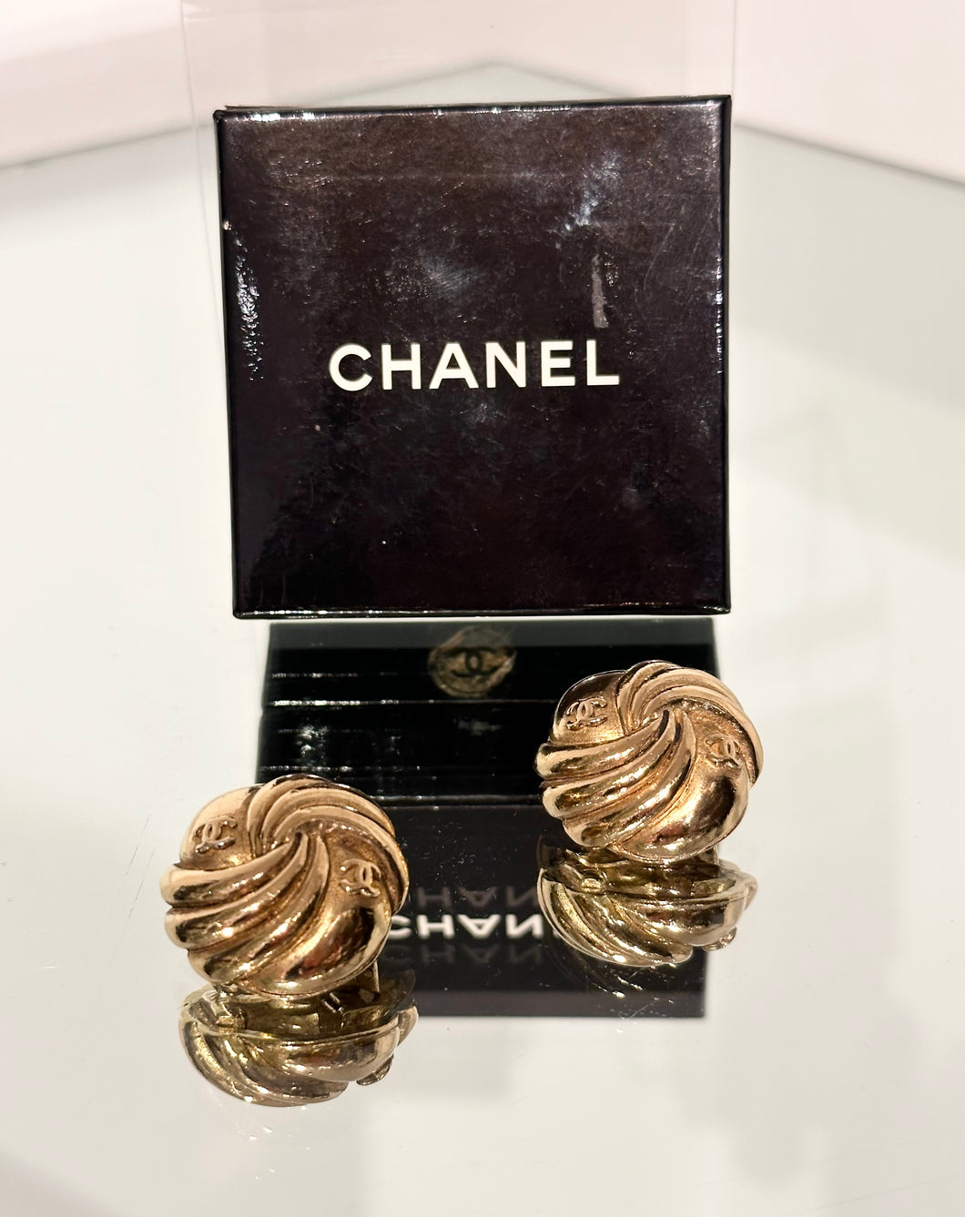 CHANEL Vintage Gold Tone CC Swirled Button Clip-on Earrings