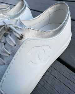 CHANEL Leather Rubber CC Logo Low Top Sneakers