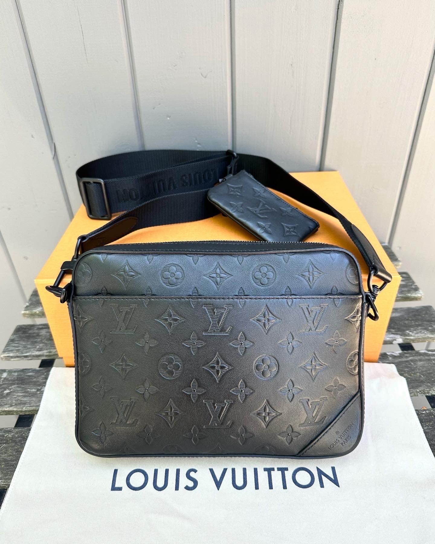 Louis Vuitton Duo Messenger Black