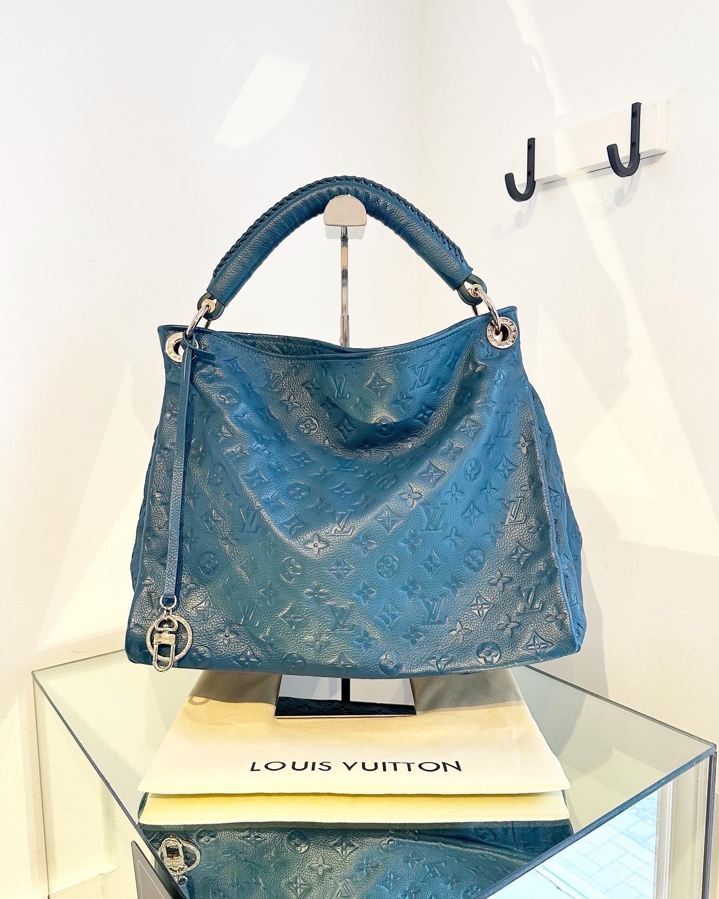 Louis Vuitton - Artsy MM Monogram Empreinte Leather Orage