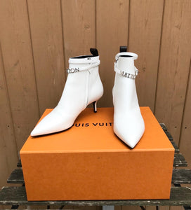 LOUIS VUITTON Call Back Kitten Heel Leather Ankle Boots