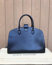 Load image into Gallery viewer, LOUIS VUITTON Epi Leather Pant-Neuf GM Bag
