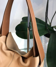Load image into Gallery viewer, TOD’S Single Snap Bucket Leather Bag
