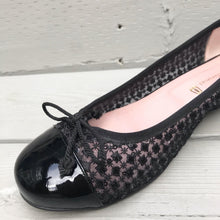 Load image into Gallery viewer, PRETTY BALLERINAS Ballet Flats
