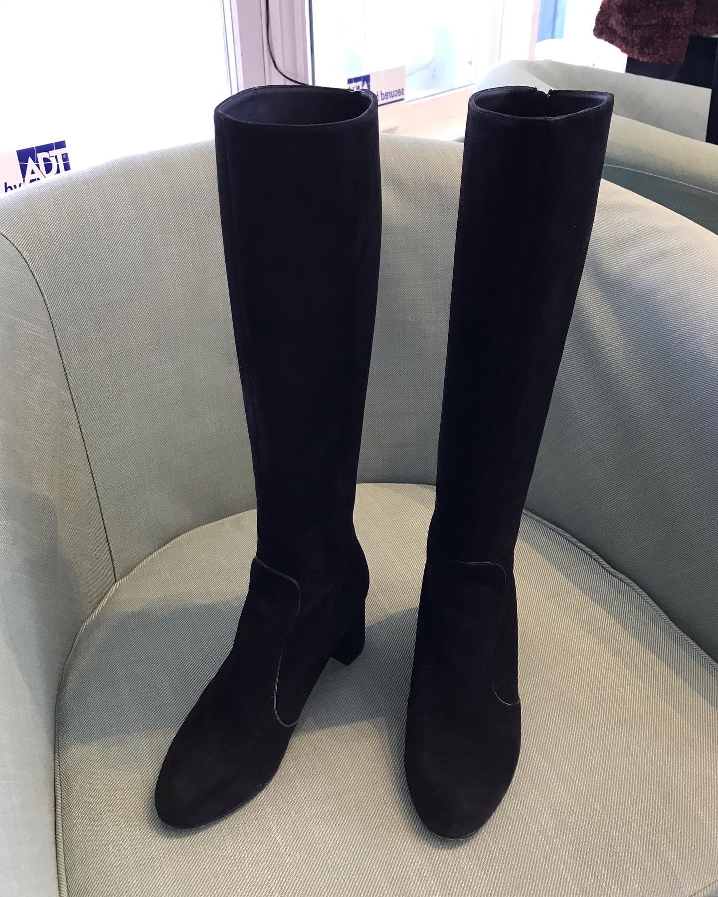 $1860 Louis Vuitton Skyline Thigh High Boots Suede Black Leather