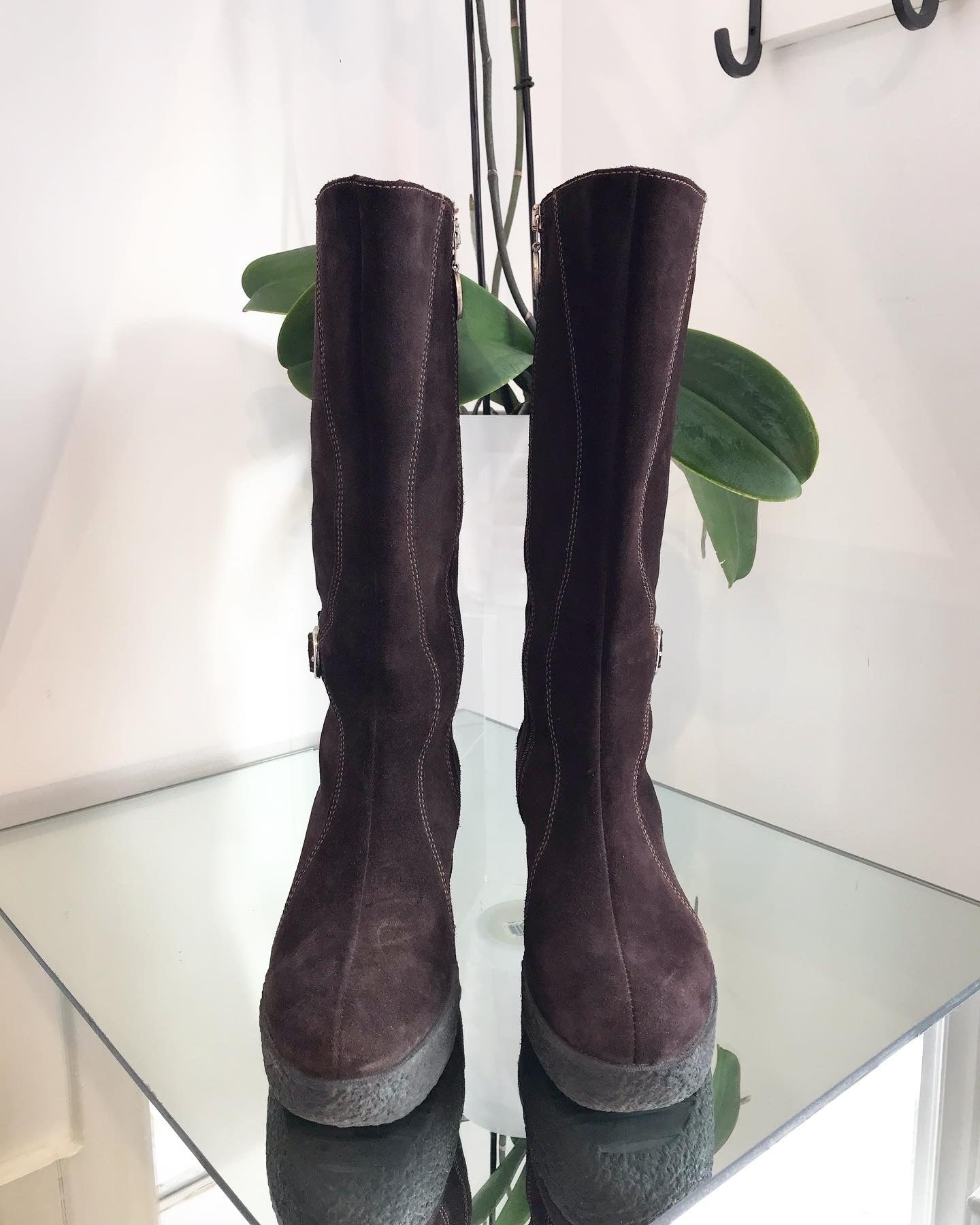 Knee high hotsell green suede boots