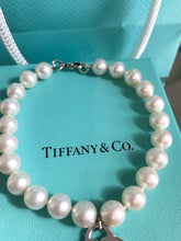 Load image into Gallery viewer, TIFFANY &amp; CO. Pearl Sterling Silver Return to Tiffany Heart Tag Bracelet
