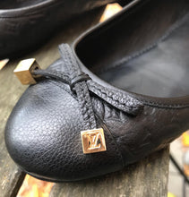 Load image into Gallery viewer, LOUIS VUITTON Leather Ballet Flats
