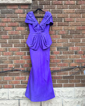 Load image into Gallery viewer, OSCAR DE LA RENTA Silk Gown

