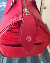 Load image into Gallery viewer, LOUIS VUITTON Red Epi Leather Speedy 25 Bag

