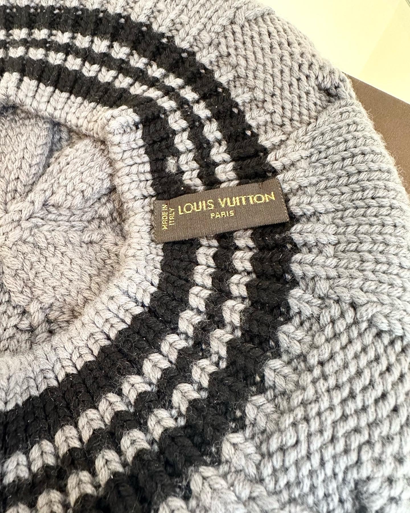 LOUIS VUITTON Logo Colombia Cable Knit Wool Beret – Susannah Designer  Consignment